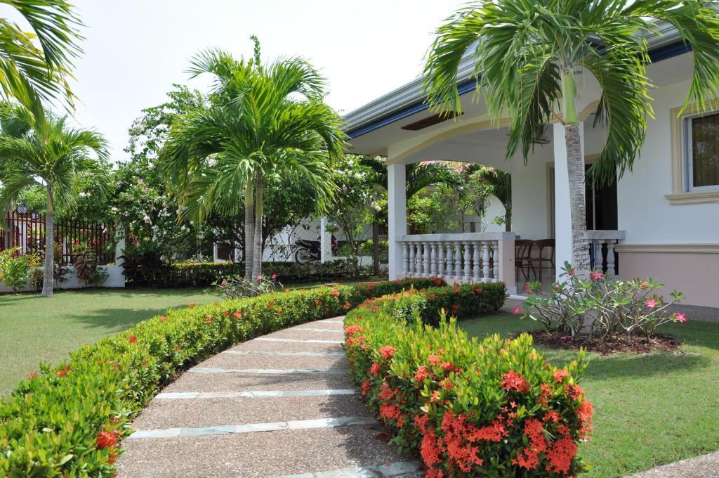 Olivia Resort Serviced Apartments And Bungalows Panglao Pokoj fotografie